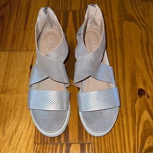 Like new Steve Madden summer sandals!!